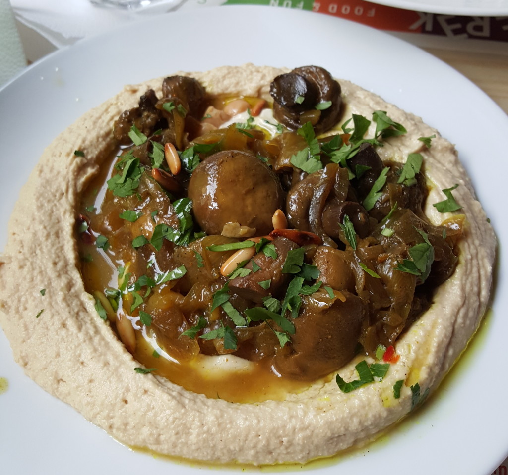 Restauracja Shipudei Berek hummus grzyby