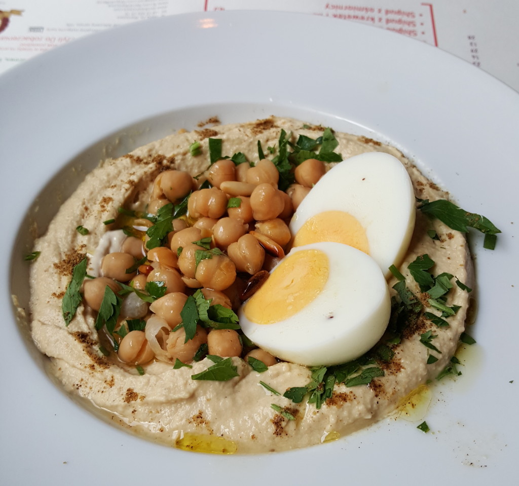 Restauracja Shipudei Berek hummus jajko