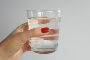 Dlaczego picie sody oczyszczonej jest szkodliwe oraz po co nam kwas solny w żołądku?