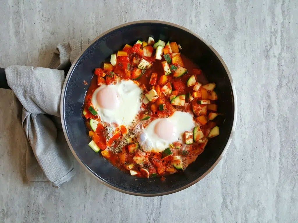 aromatyczna szakszuka cukinia