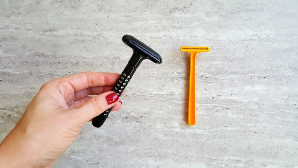 mniej plastiku golenie