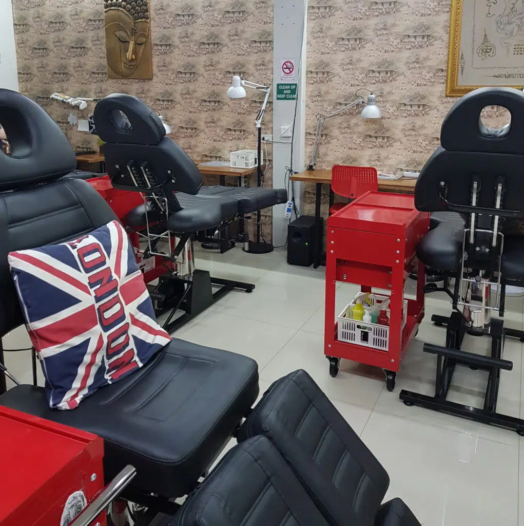 tatuaż w Bangkoku wnętrze