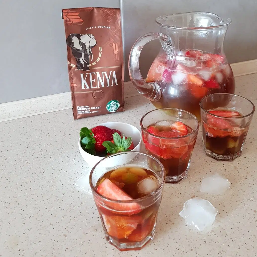 napój kawowy z owocami