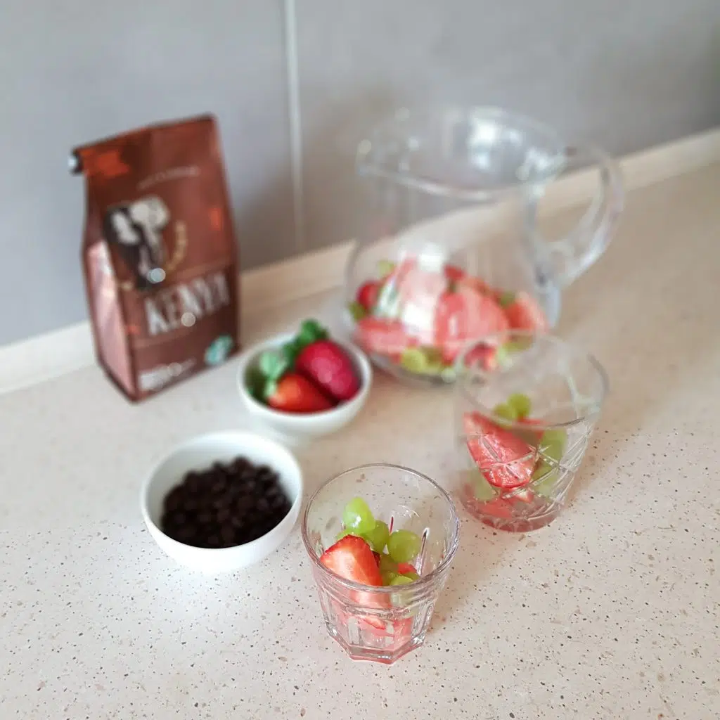 napój kawowy z owocami