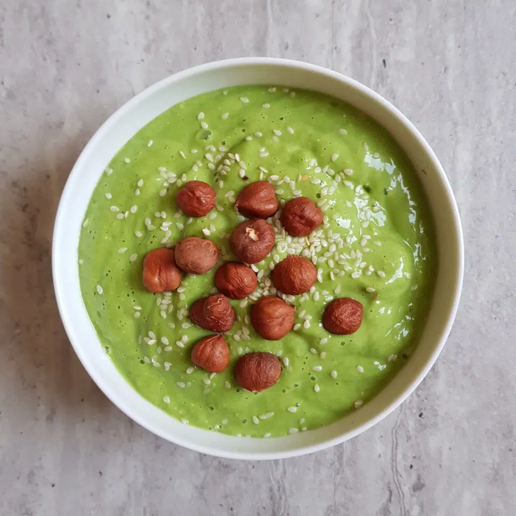 zielone smoothies z jarmużem i awokado