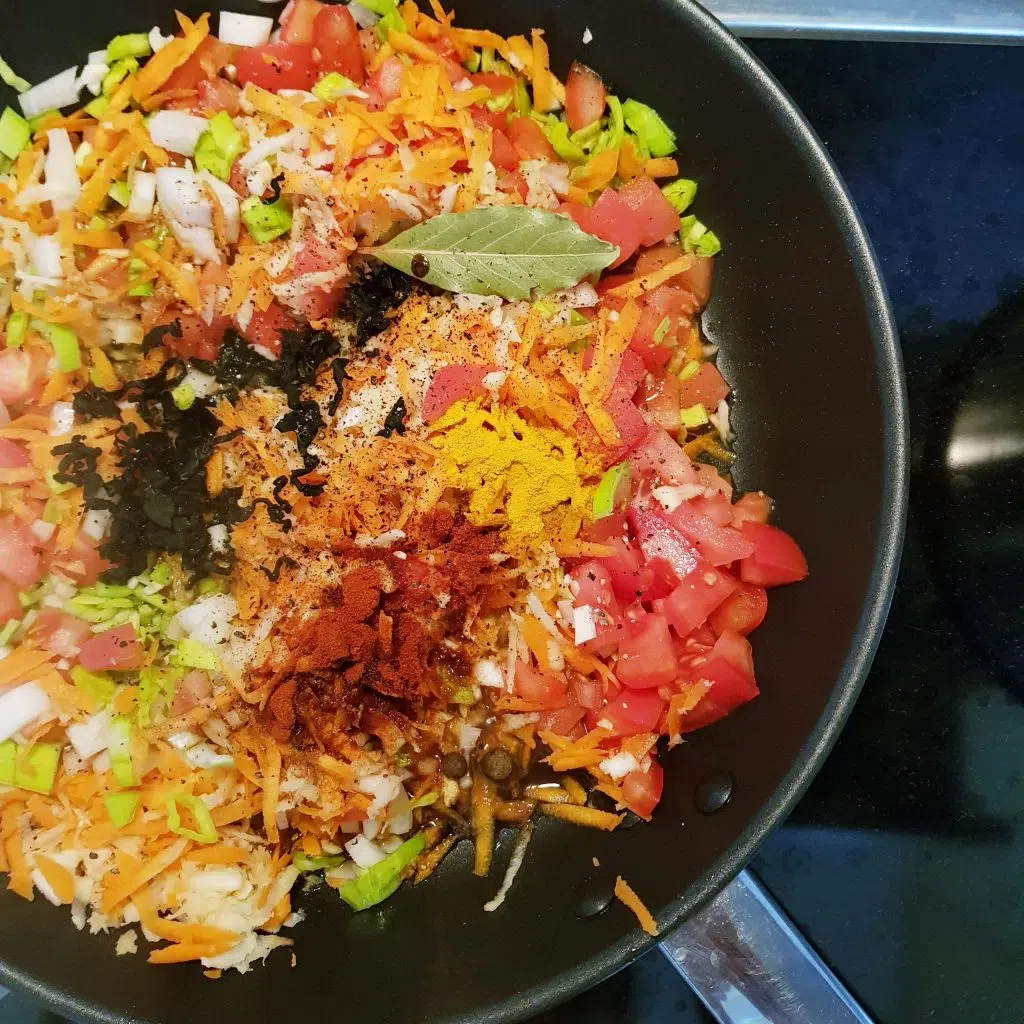 wegański paprykarz patelnia