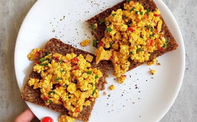 wegański twarożek kanapki