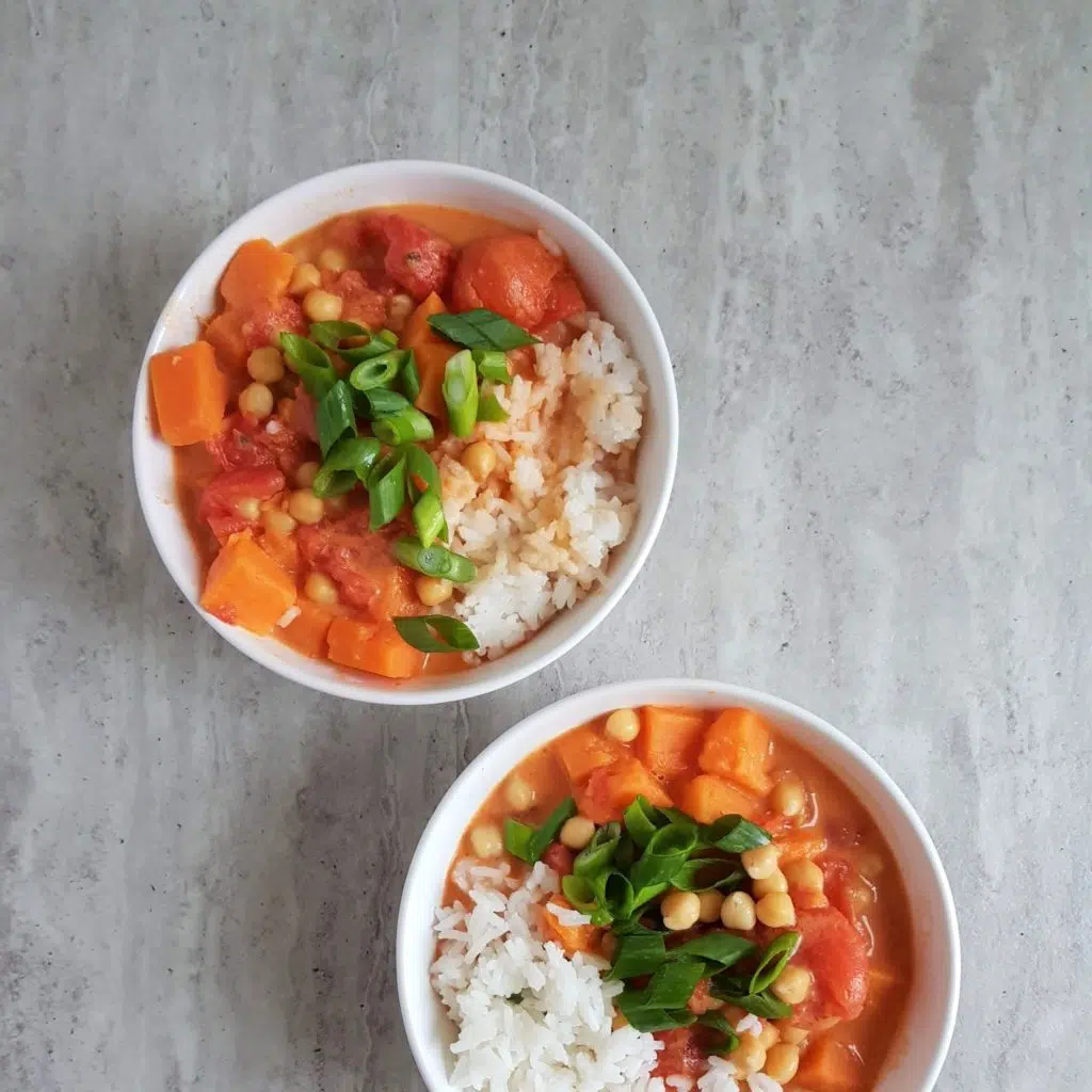 Curry z batatami i ciecierzycą