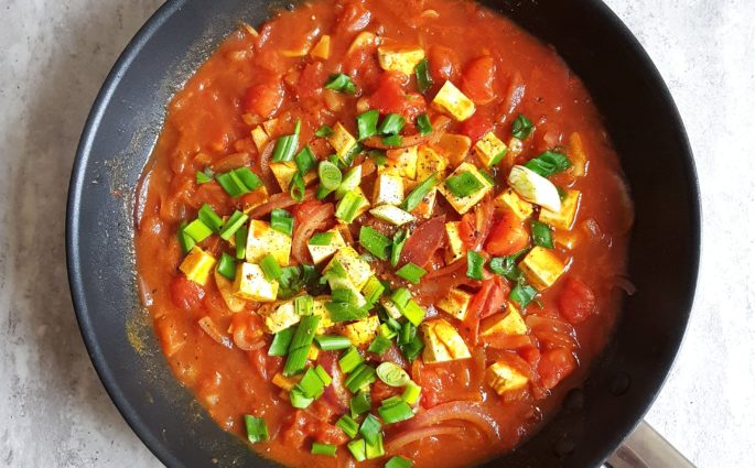Roślinna szakszuka z tofu