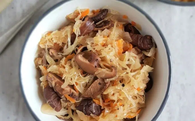 kapusta z grzybami shiitake