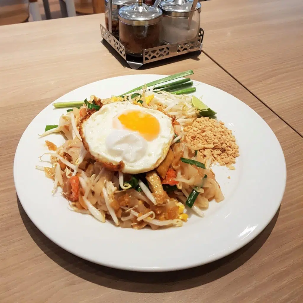 ceny w Bangkoku - pad thai na lotnisku