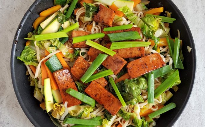 makaron chow mein z tofu