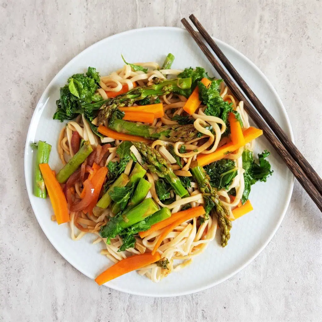 chow mein z warzywami