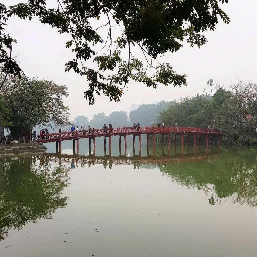 czerwony mostek na Jadeitową Wyspę