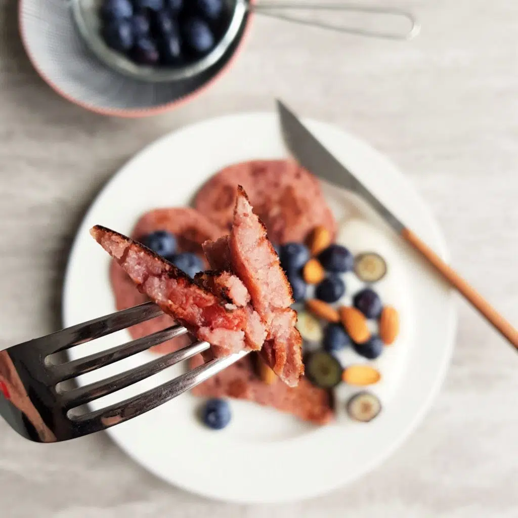 placki jaglane z dżemem wiśniowym