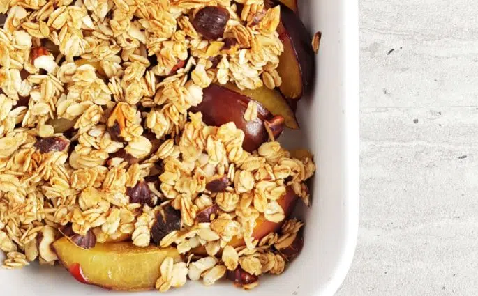 owoce pod owsianą kruszonką