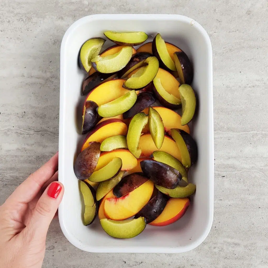 owoce pod owsianą kruszonką owoce