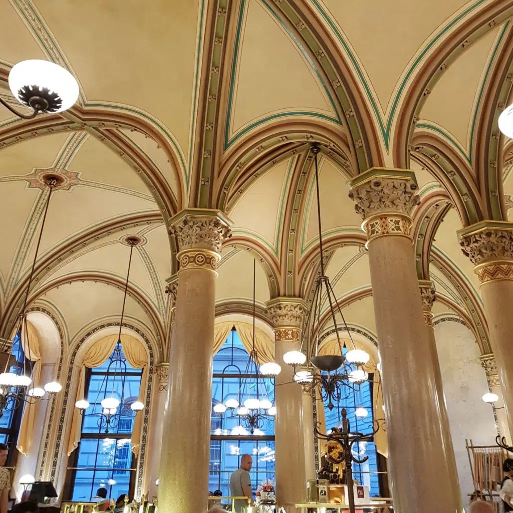 Wnętrze Cafe Central