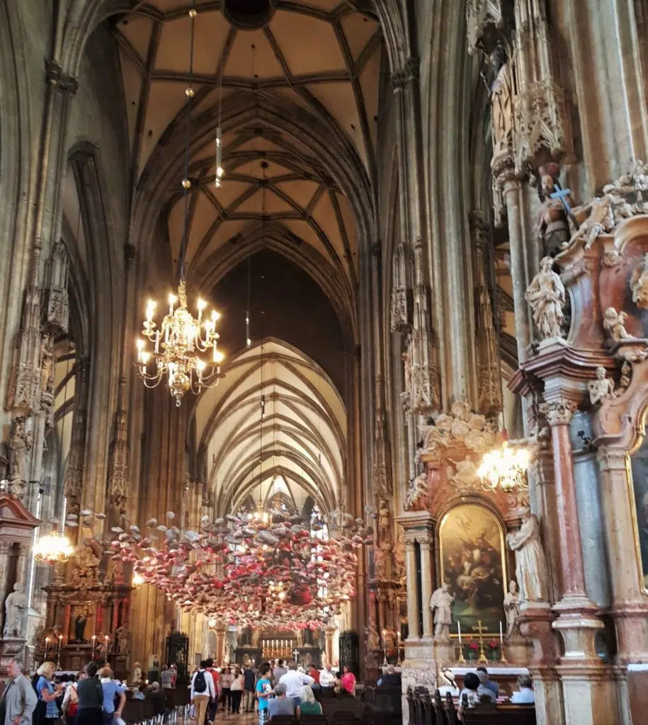3 dzień w Wiedniu katedra wnętrze