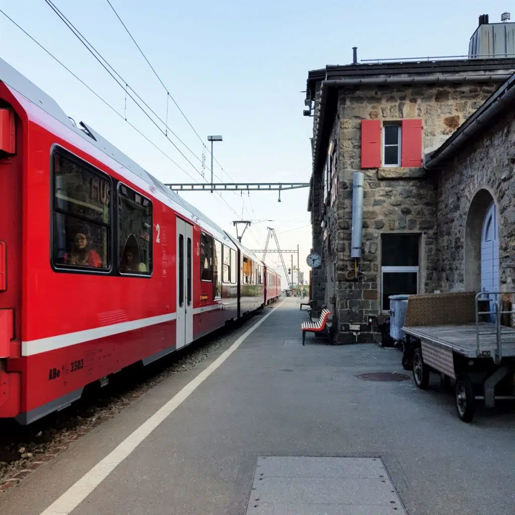 pociągiem do Alp Grum