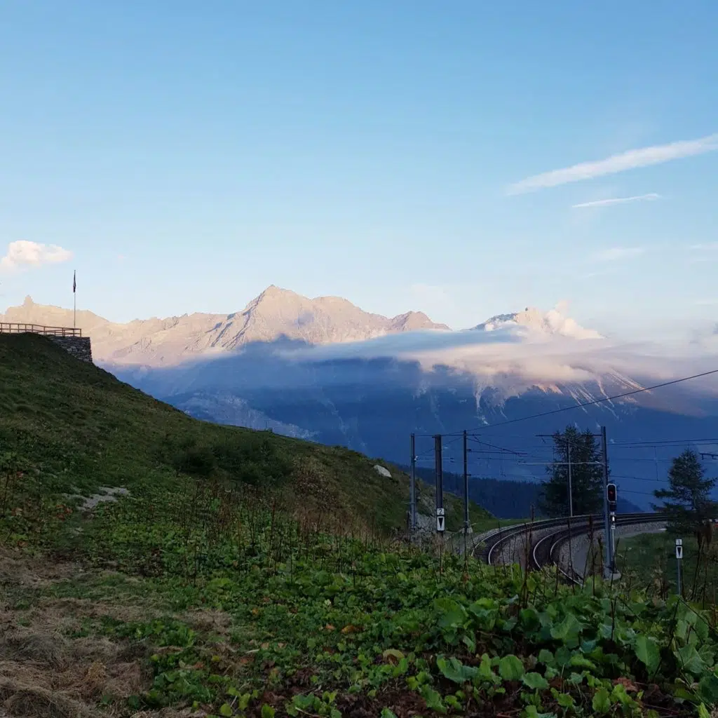 widok na tory kolejowe