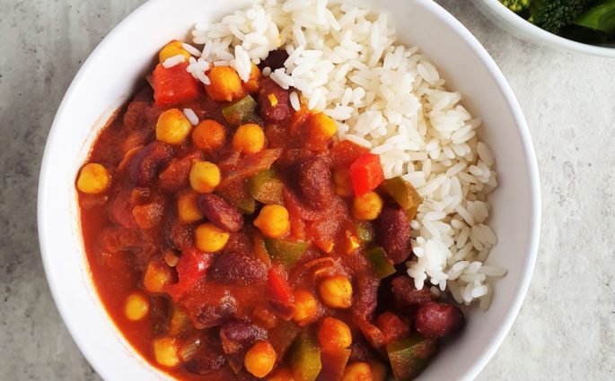 chilli z fasolą i ciecierzycą