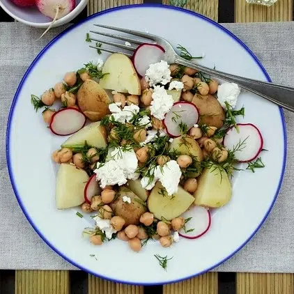 sałatka z ciecierzycą