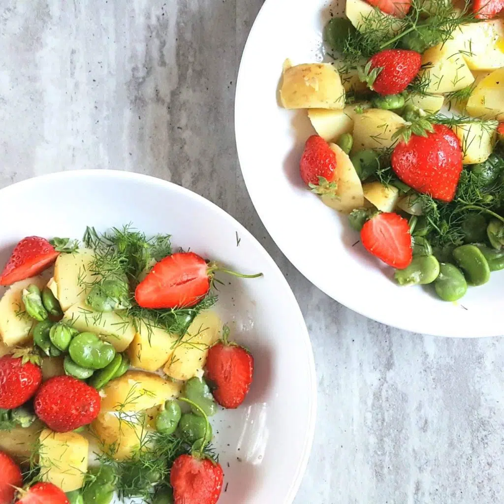 sałatka z truskawkami