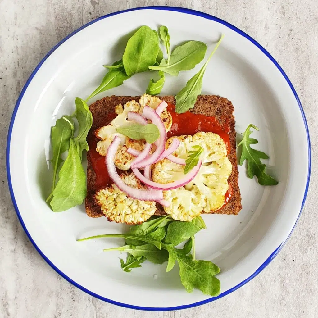 pieczony kalafior sposoby podania na kromce pieczywa