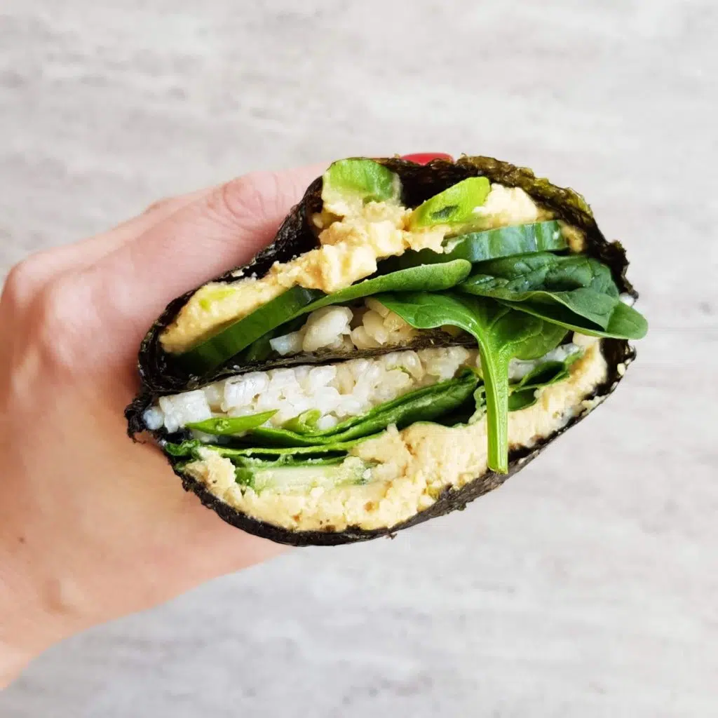 zebrane przepisy z hummusem kanapka sushi