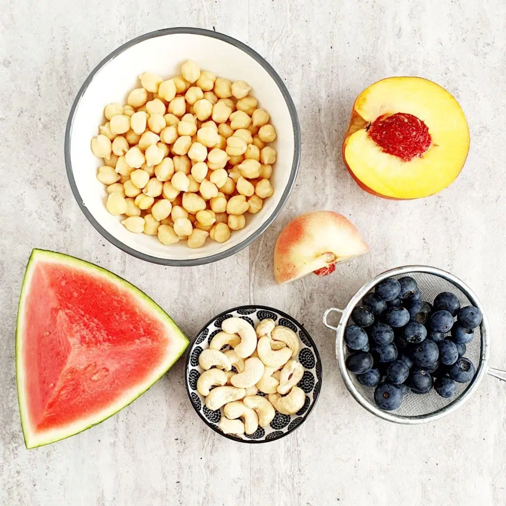 Owocowa sałatka na śniadanie