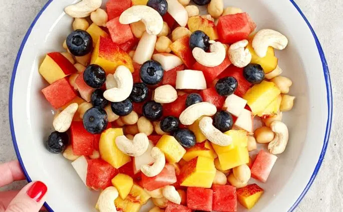 Owocowa sałatka na śniadanie