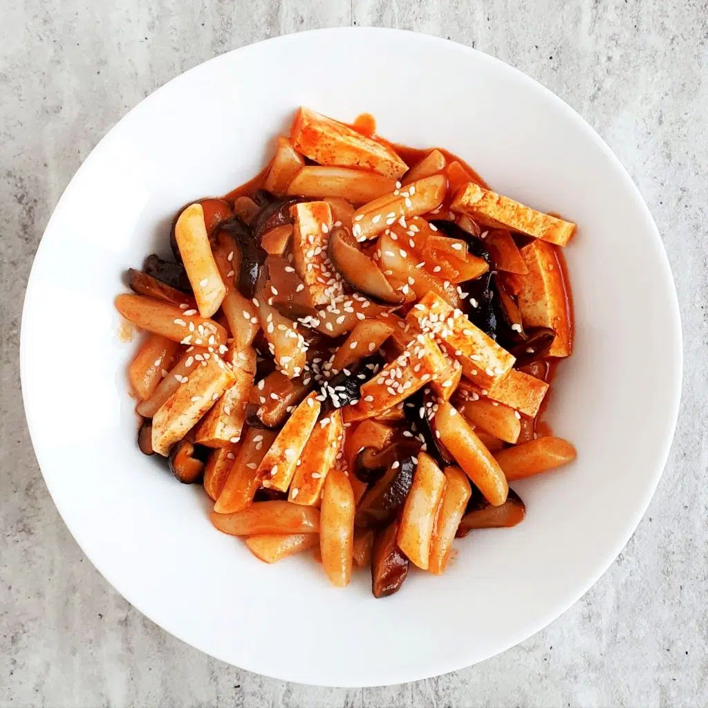 Tteokbokki z grzybami i tofu