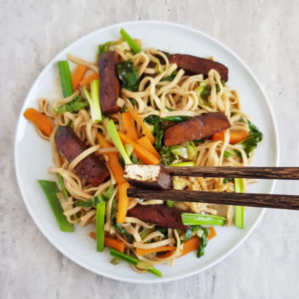 makaron chow mein z tofu