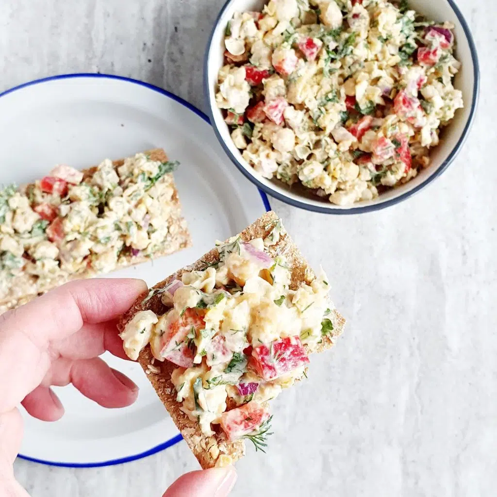 Błyskawiczna sałatka z ciecierzycą