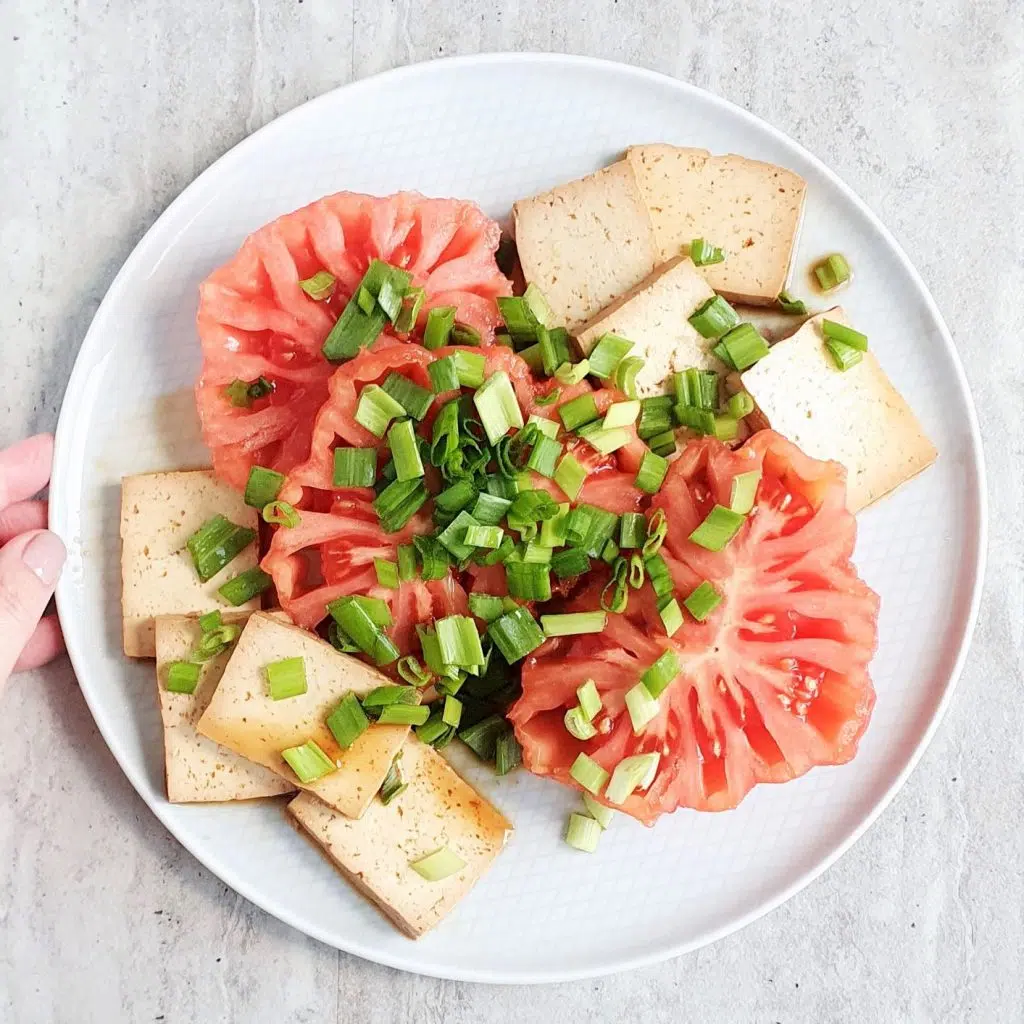 Pomidory z wędzonym tofu