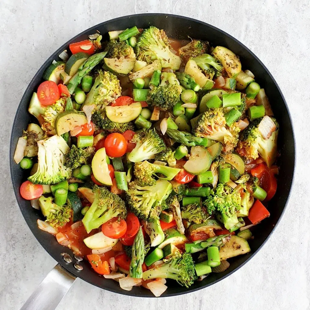 Szparagi duszone z warzywami z brokułami