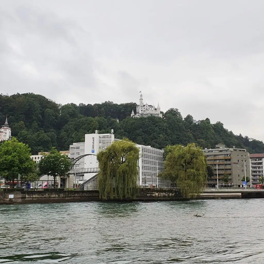 Lucerna i masyw górski Pilatus