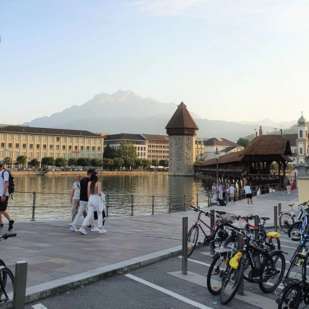 Lucerna i w tle Pilatus