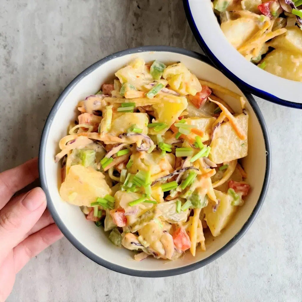 śmieciowa sałatka z ziemniakami