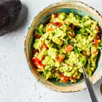 Pasta z awokado: przepis na guacamole w 5 wariacjach