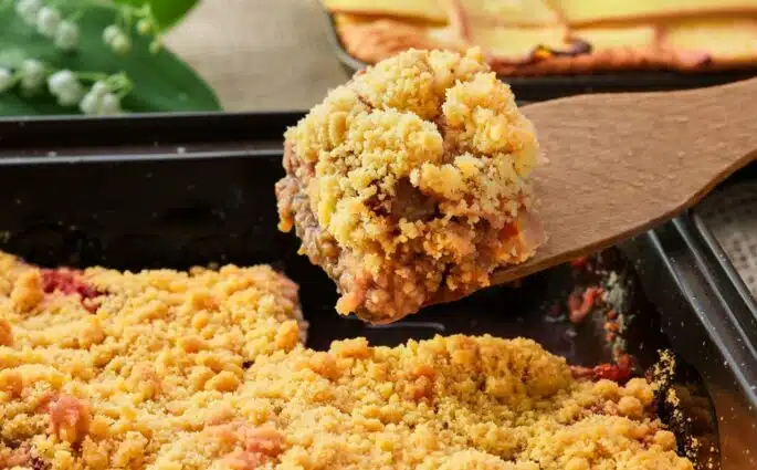 Placek z rabarbarem i kruszonką