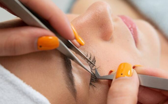 proces przedłużania rzęs 2 do 1