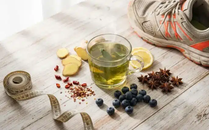 Naturalne spalacze tłuszczu vs. mity. Jak zdrowo przyspieszyć metabolizm i zwalczyć oporną tkankę tłuszczową?