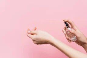 Perfumy inspirowane modą – jak projektanci butów tworzą zapachy?